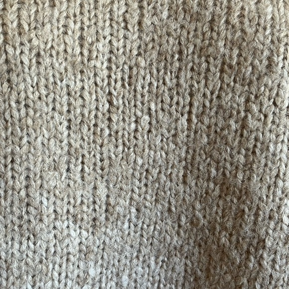 Aritzia Alpaca Blend Plutarch Turtleneck Sweater Size M Taupe Cozy Oversized - Picture 7 of 15